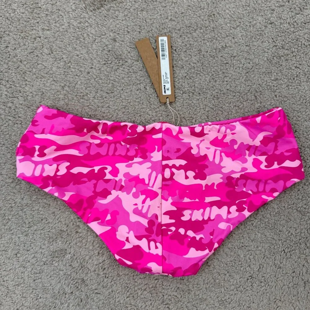 NWT SKIMS Swim Mid Waist Hipster Bottom Womens XS Pink Camo Logo‎